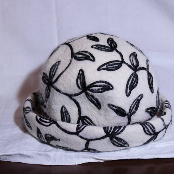 Vintage 50s Wool Hat Black & White Floral 21" - Picture 2 of 8